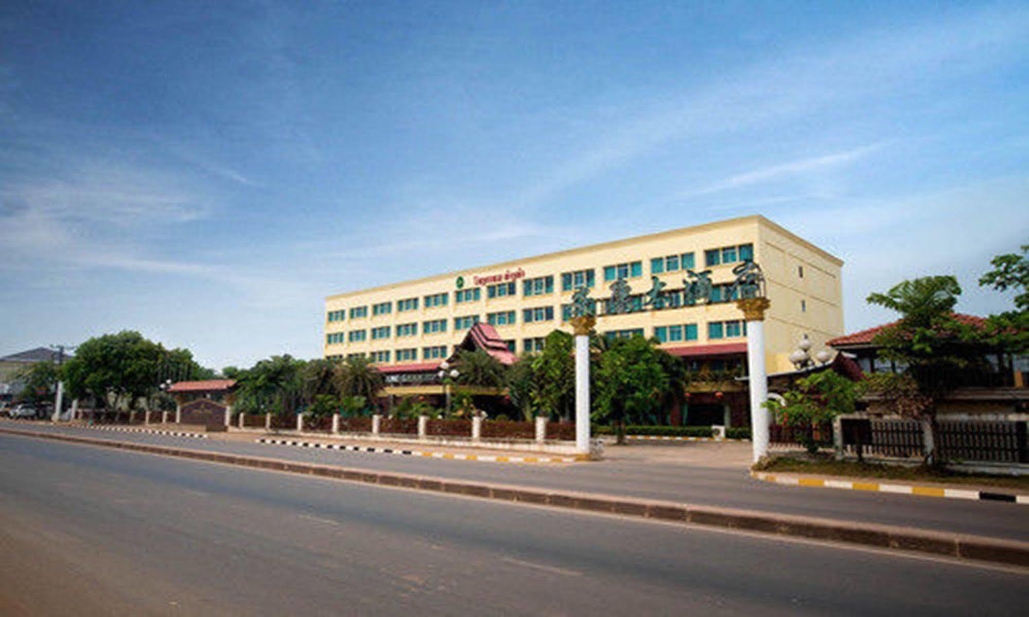 Angkham Hotel Vientiane Exterior photo