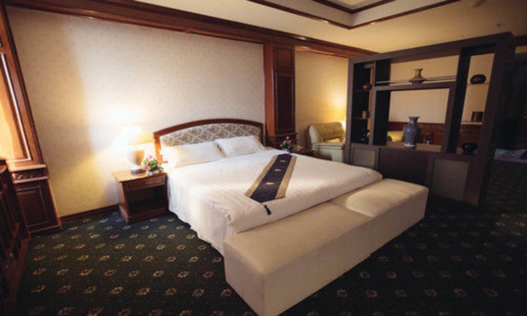 Angkham Hotel Vientiane Exterior photo