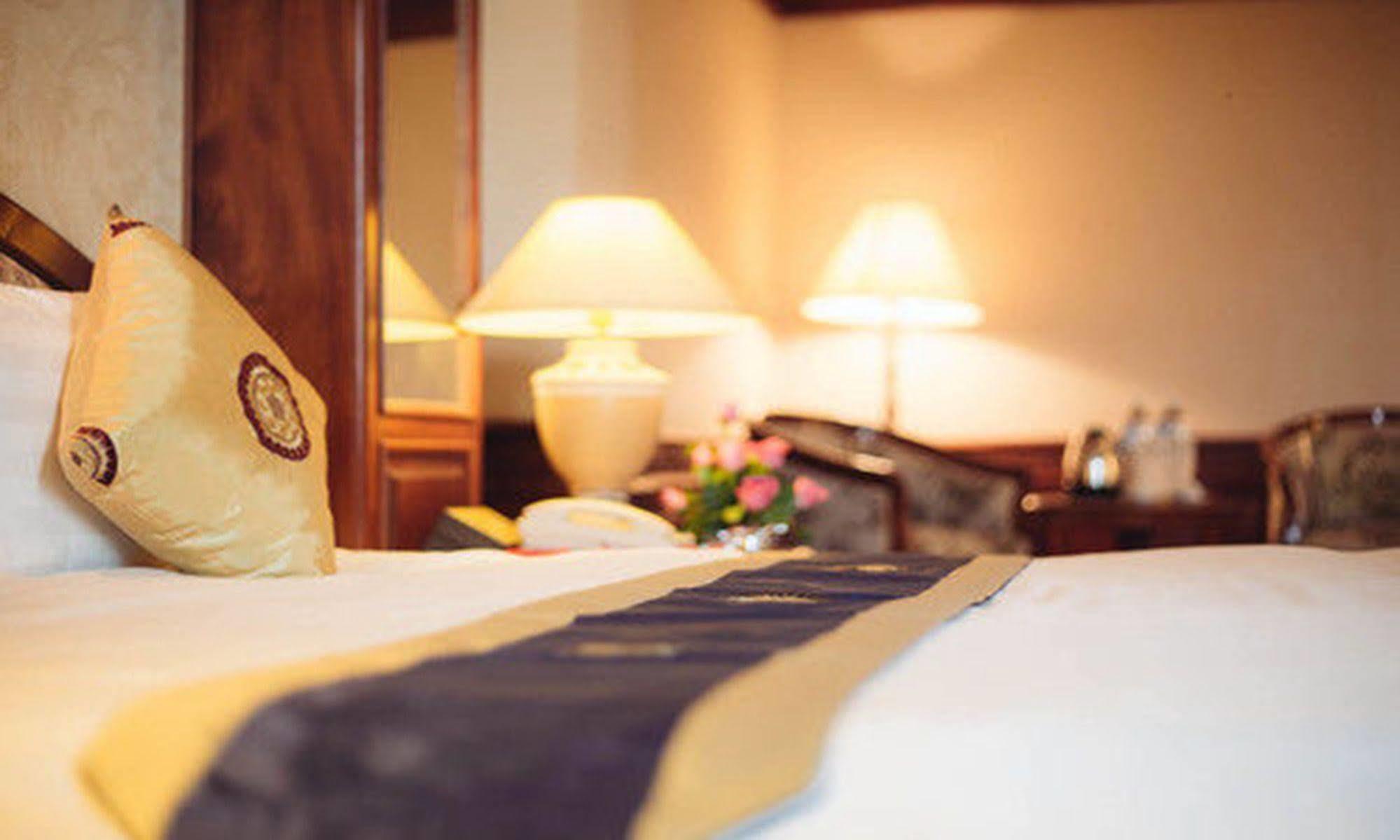Angkham Hotel Vientiane Exterior photo